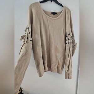 Romeo & Juliet Couture Sweater, size Medium